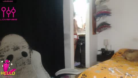 Snapshot of alguien_mas01 chatting on June 23, 7:39 am cami online show from June 23, 7:39 am
