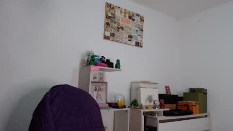 Snapshot of alia054 chatting on April 8, 12:49 pm Alia online show from April 8, 12:49 pm