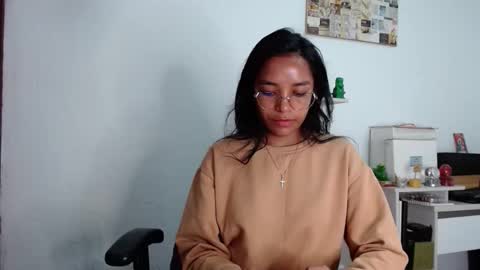 Snapshot of alia054 chatting on April 10, 2:11 pm Alia online show from April 10, 2:11 pm