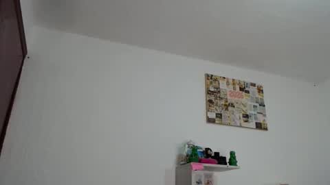 Snapshot of alia054 chatting on April 13, 12:43 pm Alia online show from April 13, 12:43 pm