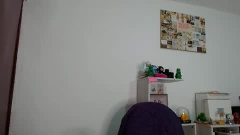 Snapshot of alia054 chatting on April 14, 12:55 pm Alia online show from April 14, 12:55 pm