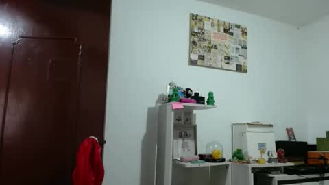 Snapshot of alia054 chatting on April 16, 12:28 pm Alia online show from April 16, 12:28 pm