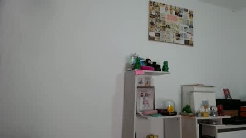 Snapshot of alia054 chatting on April 17, 12:41 pm Alia online show from April 17, 12:41 pm