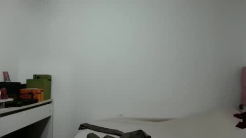 Snapshot of alia054 chatting on April 18, 12:31 pm Alia online show from April 18, 12:31 pm