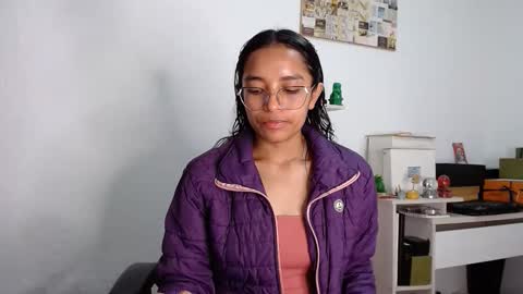 Snapshot of alia054 chatting on April 25, 2:14 pm Alia online show from April 25, 2:14 pm