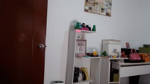 Snapshot of alia054 chatting on April 27, 12:47 pm Alia online show from April 27, 12:47 pm