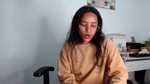 Snapshot of alia054 chatting on April 29, 5:41 pm Alia online show from April 29, 5:41 pm
