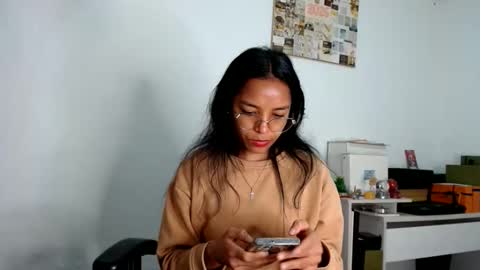 Snapshot of alia054 chatting on May 14, 2:57 pm Alia online show from May 14, 2:57 pm