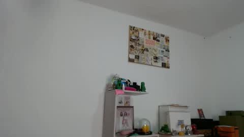 Snapshot of alia054 chatting on May 27, 1:08 pm Alia online show from May 27, 1:08 pm