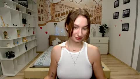 Snapshot of alicafoxis chatting on April 21, 5:50 pm Alica online show from April 21, 5:50 pm