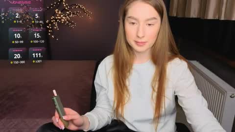 Snapshot of alicafoxis chatting on May 4, 5:53 pm Alica online show from May 4, 5:53 pm