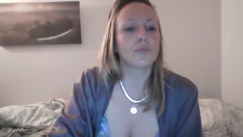 Snapshot of alice8363 chatting on December 13, 5:00 pm Alice online show from December 13, 5:00 pm