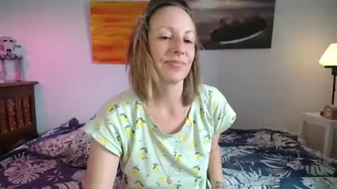 Snapshot of alice8363 chatting on June 3, 7:11 am Alice online show from June 3, 7:11 am