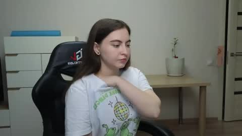 Alice online show from April 29, 4:22 pm