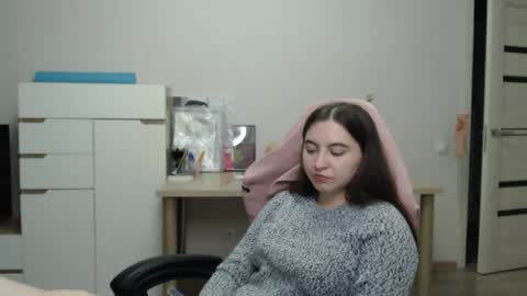 Alice online show from May 11, 9:45 pm