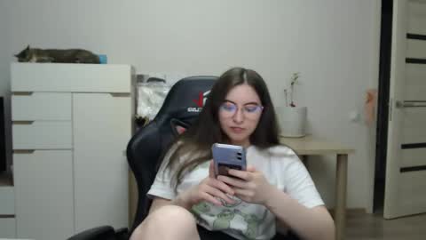 Alice online show from May 13, 4:59 pm