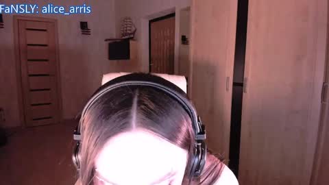 Alice Aris online show from March 29, 6:30 pm