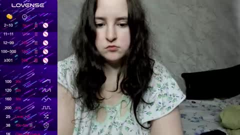 Snapshot of alice_allens chatting on September 20, 9:32 am Alice online show from September 20, 9:32 am