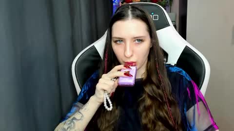 Alice online show from April 3, 12:36 pm