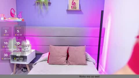 Snapshot of alice_brookss_ chatting on October 7, 1:08 pm alice_brookss_ online show from October 7, 1:08 pm