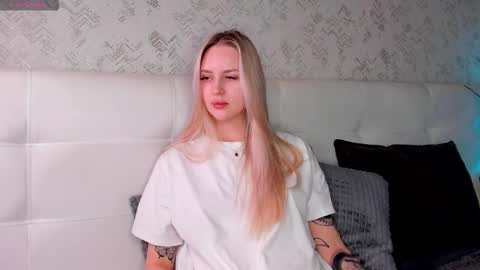 Snapshot of alice_elf chatting on October 1, 11:55 pm Alice online show from October 1, 11:55 pm