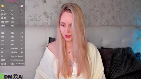 Snapshot of alice_elf chatting on October 3, 11:13 pm Alice online show from October 3, 11:13 pm