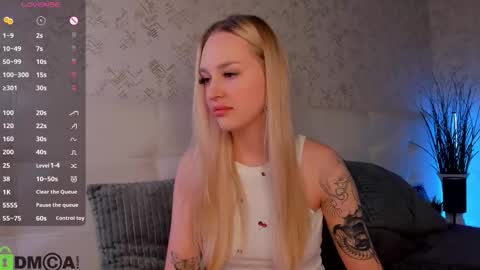 Snapshot of alice_elf chatting on October 10, 11:04 pm Alice online show from October 10, 11:04 pm