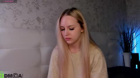 Snapshot of alice_elf chatting on October 12, 10:53 pm Alice online show from October 12, 10:53 pm