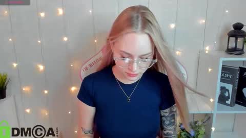 Snapshot of alice_elf chatting on November 14, 10:18 pm Alice online show from November 14, 10:18 pm