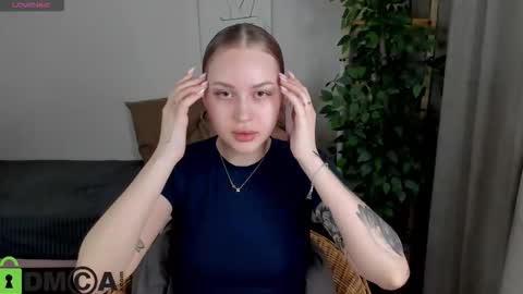 Snapshot of alice_elf chatting on November 19, 10:54 pm Alice online show from November 19, 10:54 pm