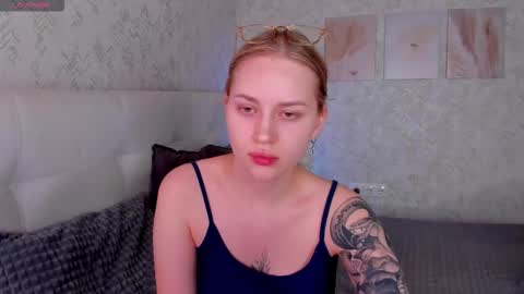 Snapshot of alice_elf chatting on November 30, 10:36 pm Alice online show from November 30, 10:36 pm