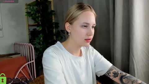 Snapshot of alice_elf chatting on December 14, 10:47 pm Alice online show from December 14, 10:47 pm