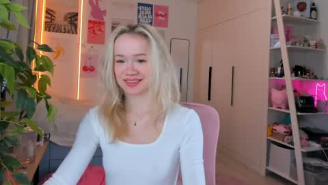 Snapshot of alice_forfun chatting on April 19, 3:06 am Alichery online show from April 19, 3:06 am