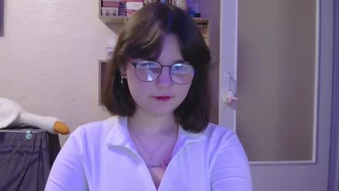 Snapshot of alice_glamour chatting on March 27, 1:11 pm alice_glamour online show from March 27, 1:11 pm