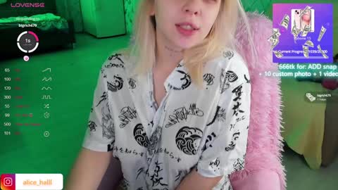 alice_halle online show from December 4, 8:45 am