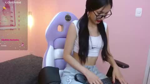 alice_in_hornyland_ online show from September 27, 9:20 pm