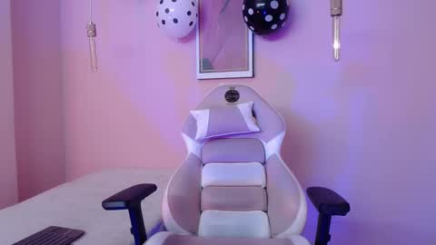 alice_in_hornyland_ online show from October 6, 8:06 pm