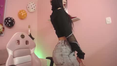 alice_in_hornyland_ online show from October 18, 8:42 pm