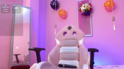 alice_in_hornyland_ online show from November 4, 8:19 pm