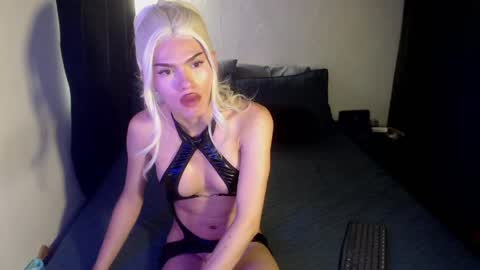 Snapshot of alice_m00nn chatting on May 11, 4:04 pm alice_m00nn online show from May 11, 4:04 pm