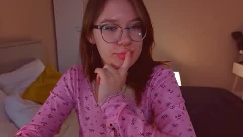 Snapshot of alice_miiiller chatting on February 5, 10:42 am Alice online show from February 5, 10:42 am