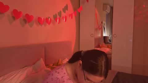 Snapshot of alice_miiiller chatting on February 27, 5:51 am Alice online show from February 27, 5:51 am