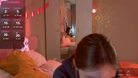 Snapshot of alice_miiiller chatting on March 6, 3:25 am Alice online show from March 6, 3:25 am