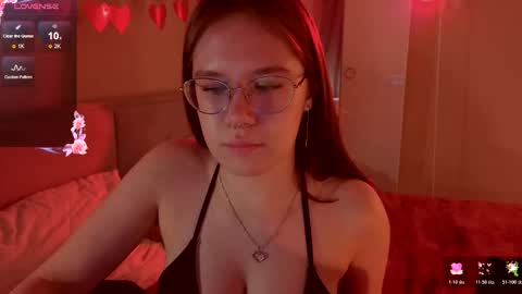 Snapshot of alice_miiiller chatting on March 8, 10:08 am Alice online show from March 8, 10:08 am