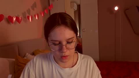 Snapshot of alice_miiiller chatting on March 15, 10:43 am Alice online show from March 15, 10:43 am