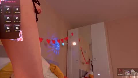 Snapshot of alice_miiiller chatting on March 18, 12:47 am Alice online show from March 18, 12:47 am