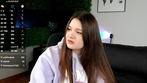 Alice  online show from December 5, 6:44 pm