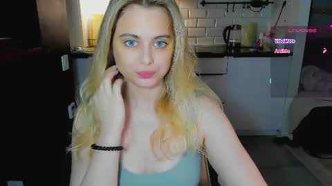 Snapshot of alice_wander chatting on July 22, 2:25 am Alice online show from July 22, 2:25 am