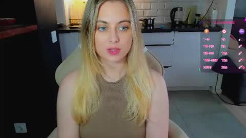 Snapshot of alice_wander chatting on July 29, 4:43 am Alice online show from July 29, 4:43 am