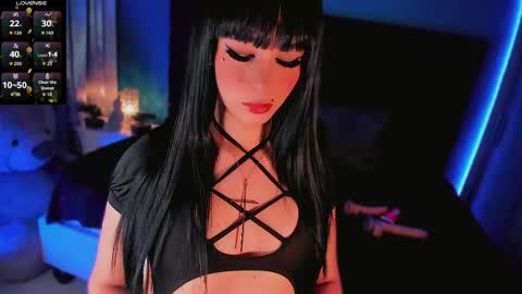 Snapshot of alicebby_bigcock19 chatting on November 25, 12:43 am Alice online show from November 25, 12:43 am